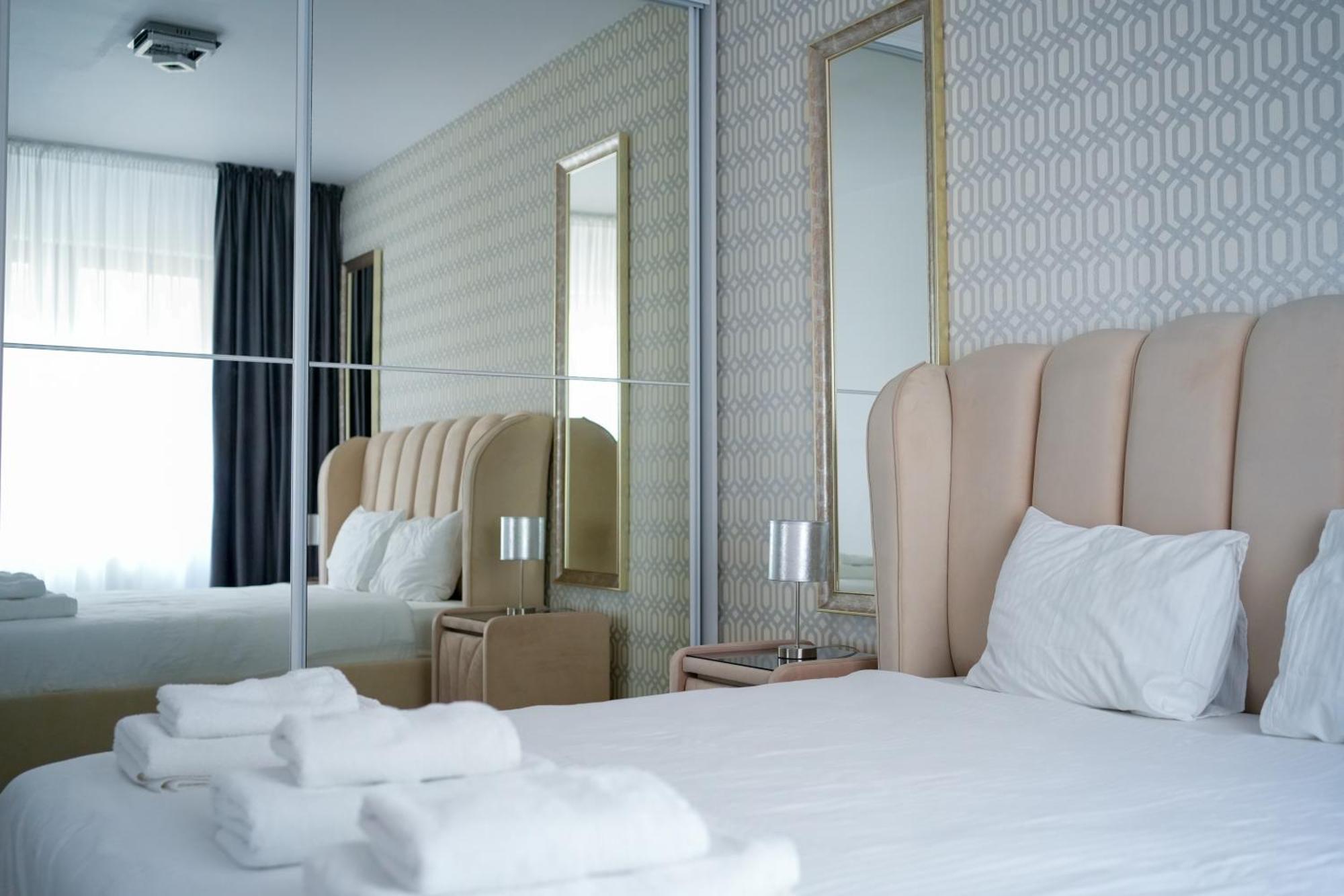 Karol Suites Bukares Bagian luar foto